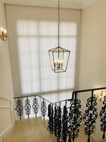 Baño modernizado con acabados de lujo